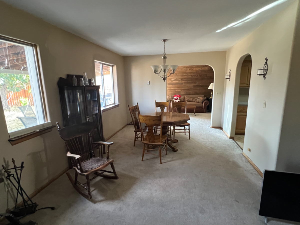 Ranch style three bedroom for rent - Photo 2
