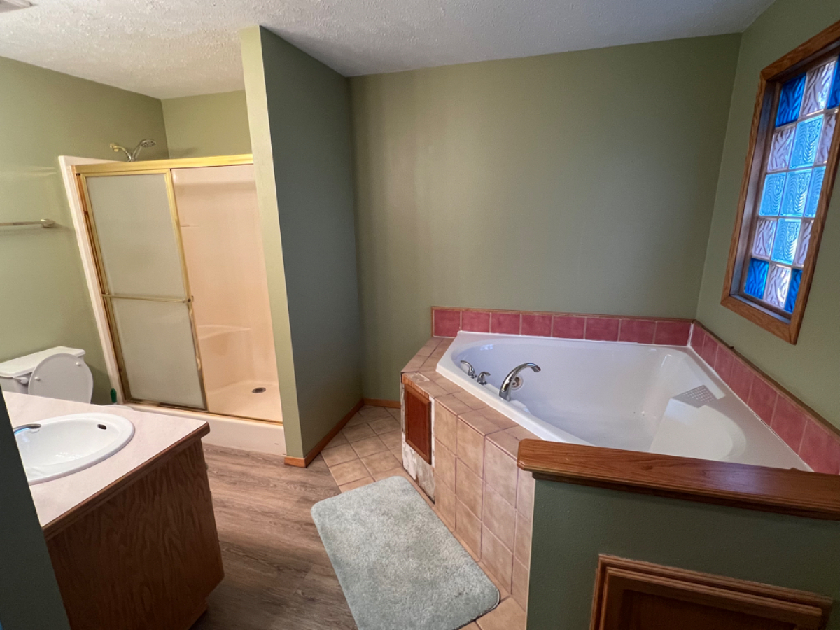 Ranch style three bedroom for rent - Photo 4