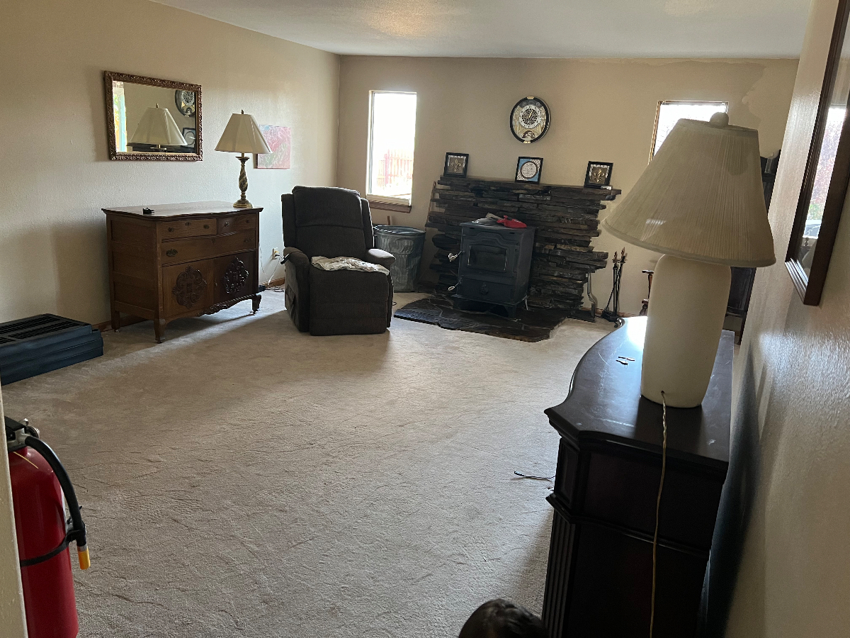 Ranch style three bedroom for rent - Photo 10