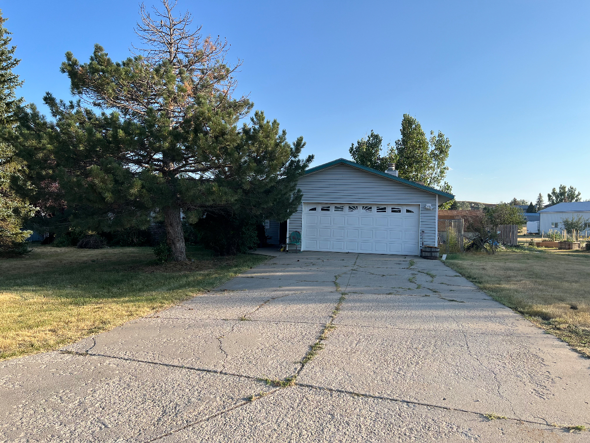 Ranch style three bedroom for rent - Photo 11