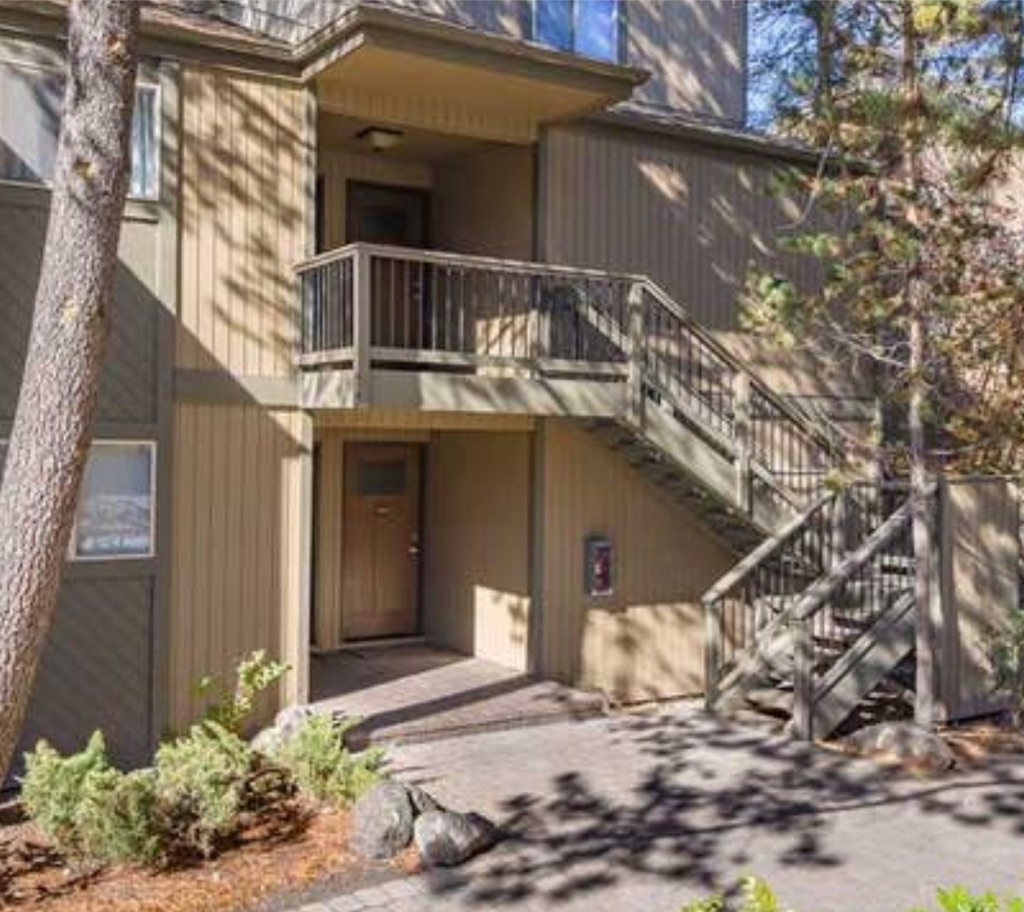 Cozy Condo at Mount Bachelor Village, Ground floor, Across from hot tub, Pool and Trail - Photo 4