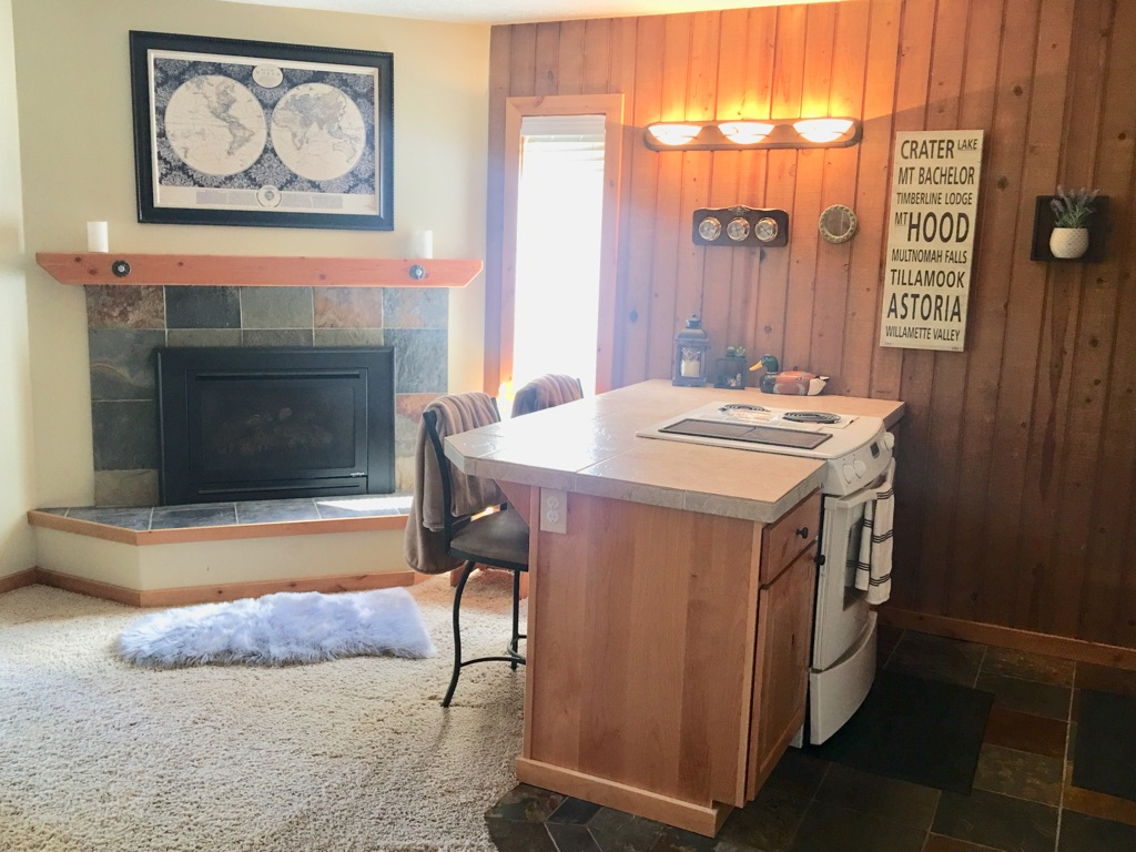 Cozy Condo at Mount Bachelor Village, Ground floor, Across from hot tub, Pool and Trail - Photo 5