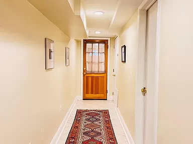Cozy Basement Level Retreat Comfortable 2-Bedroom Apartment with Deck, Modern Kitchen & Access to Re - Photo 3