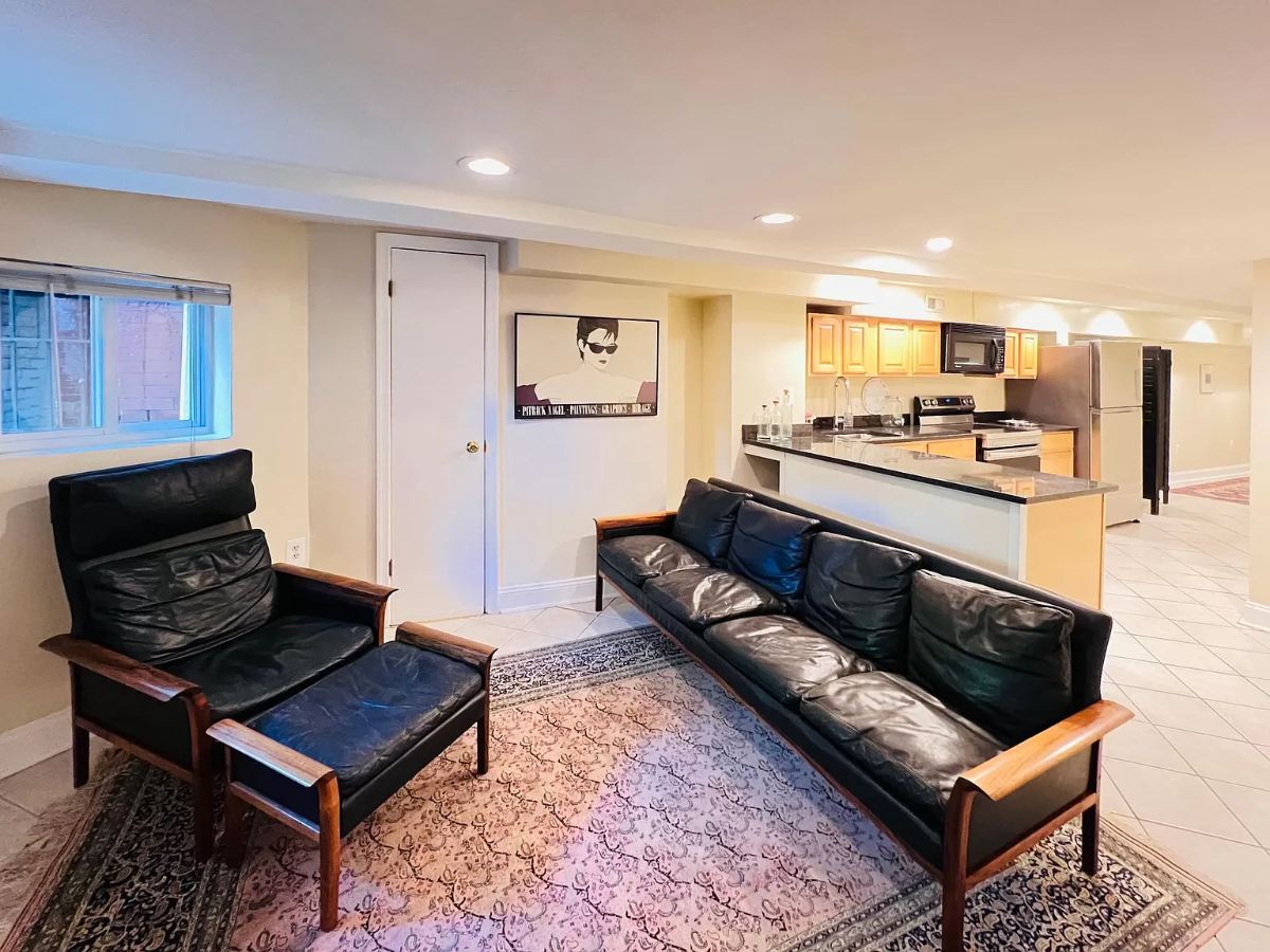 Cozy Basement Level Retreat Comfortable 2-Bedroom Apartment with Deck, Modern Kitchen & Access to Re - Photo 7