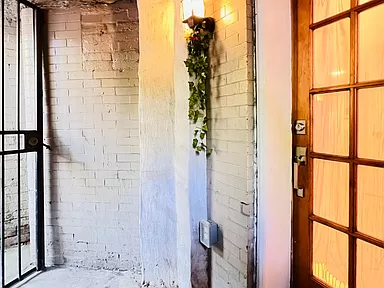 Cozy Basement Level Retreat Comfortable 2-Bedroom Apartment with Deck, Modern Kitchen & Access to Re - Photo 2