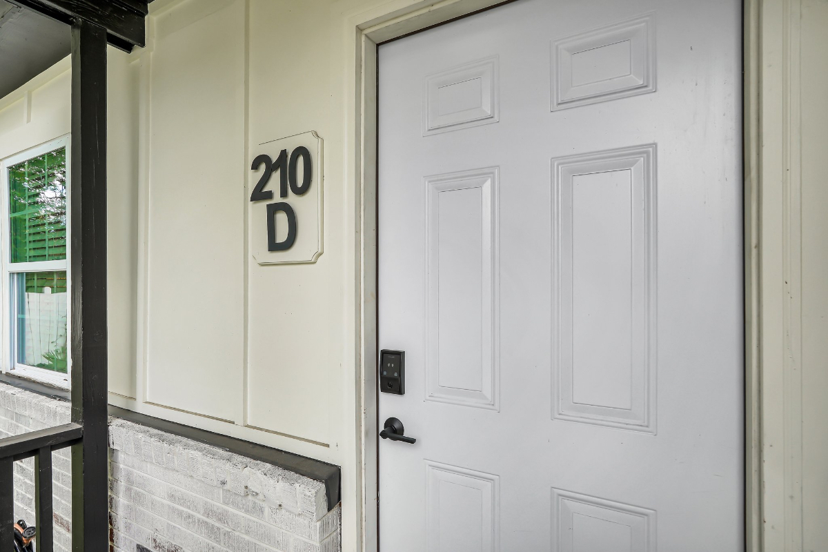 Southern Luxe on 57th (Gated community near downtown Savannah) 10D