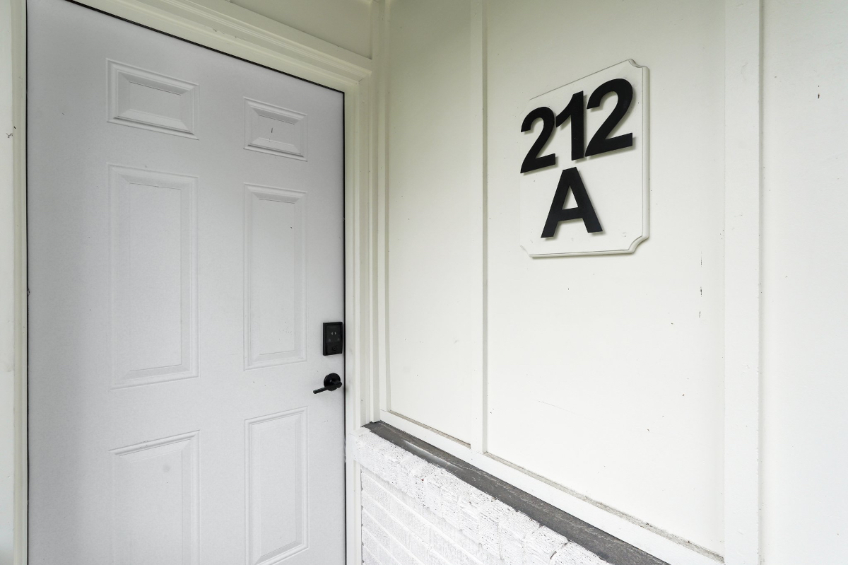 Southern Luxe on 57th (Gated community near downtown Savannah) 12A