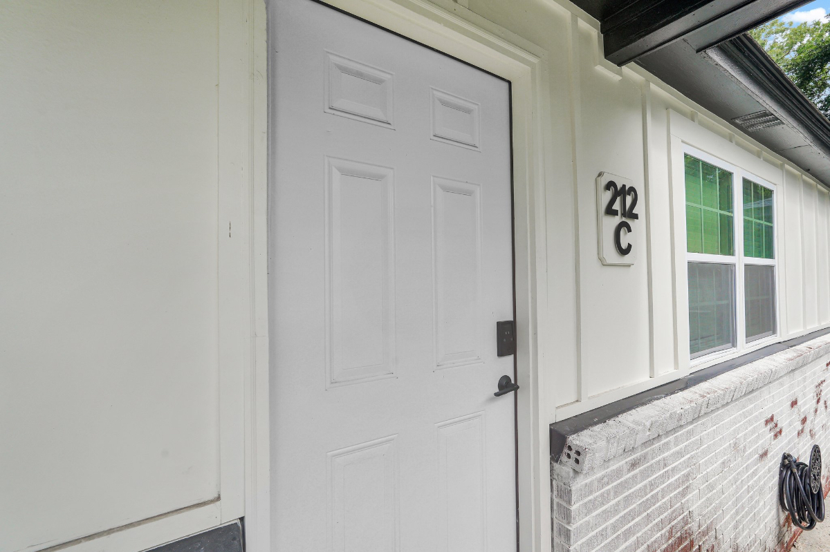 Southern Luxe on 57th (Gated community near downtown Savannah) 12C