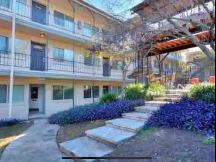 Travis Heights Condo - Photo 12