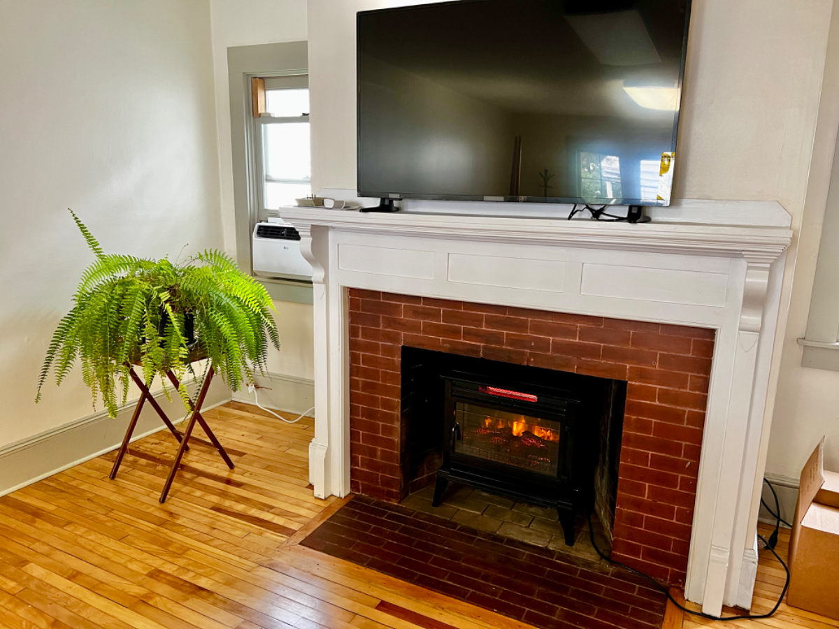 Downtown Brattleboro GREAT Neighborhood RENOVATED 1 bedroom, 700 feet to Town Center - Photo 5