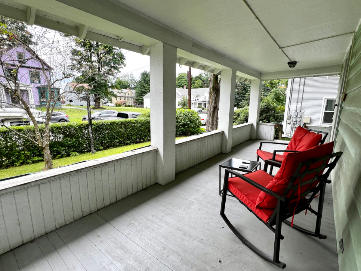 Downtown Brattleboro GREAT Neighborhood RENOVATED 1 bedroom, 700 feet to Town Center - Photo 1