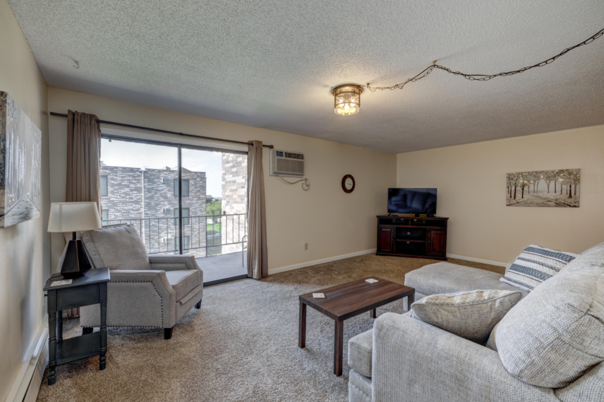 Comfy Quiet Spacious 1 bedroom - Photo 2