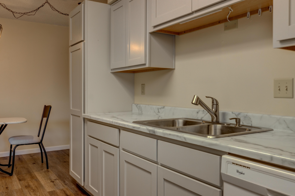 Comfy Quiet Spacious 1 bedroom - Photo 12