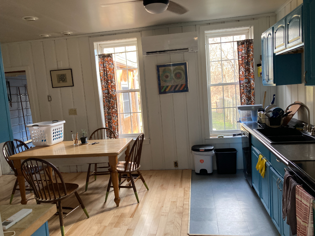 River Charm - Delightful 2-Bedroom Row House with Lush Backyard Oasis on the Hudson River - Photo 5
