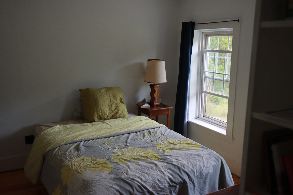 River Charm - Delightful 2-Bedroom Row House with Lush Backyard Oasis on the Hudson River - Photo 12