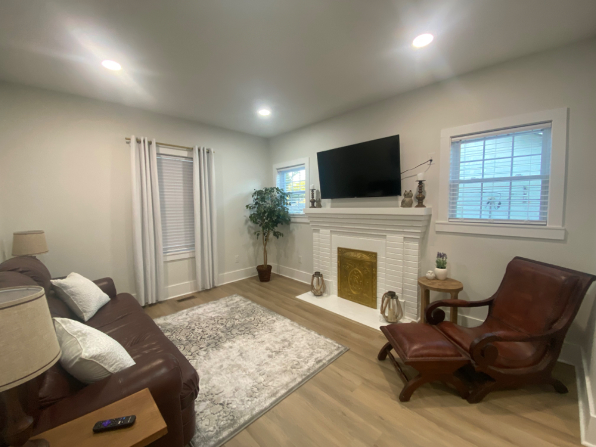 Private 2 bedroom .6 miles from Baptist Hospital