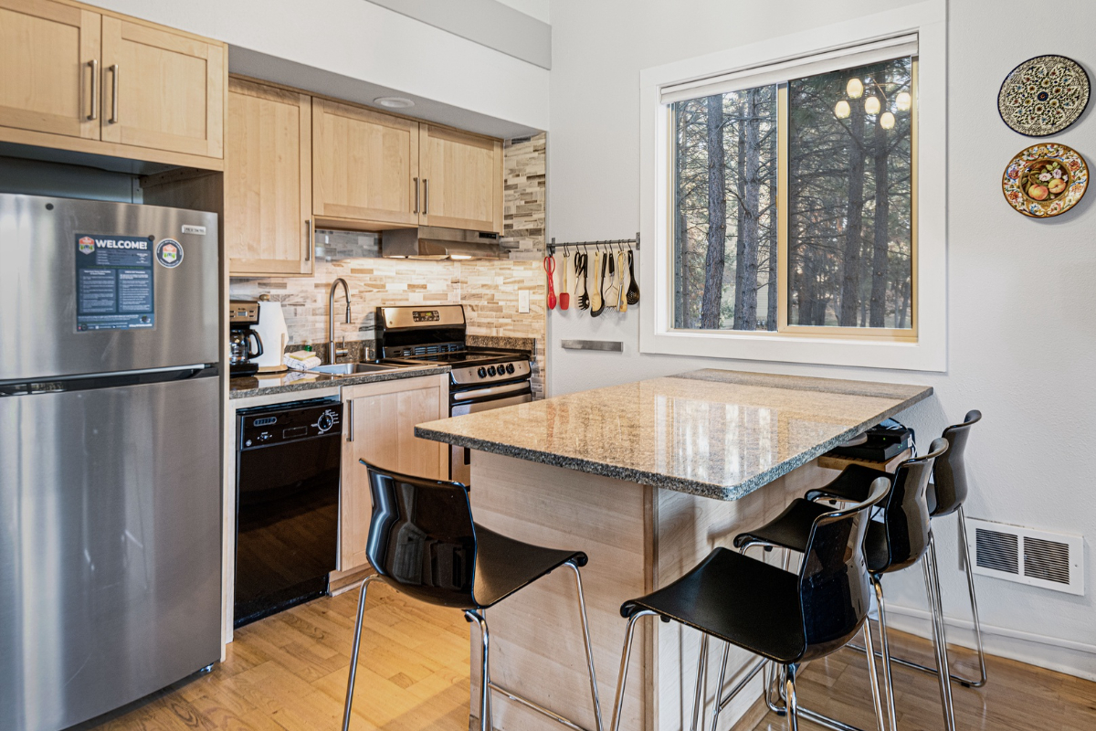 Charming Bend 2-Bd Condo - Photo 4