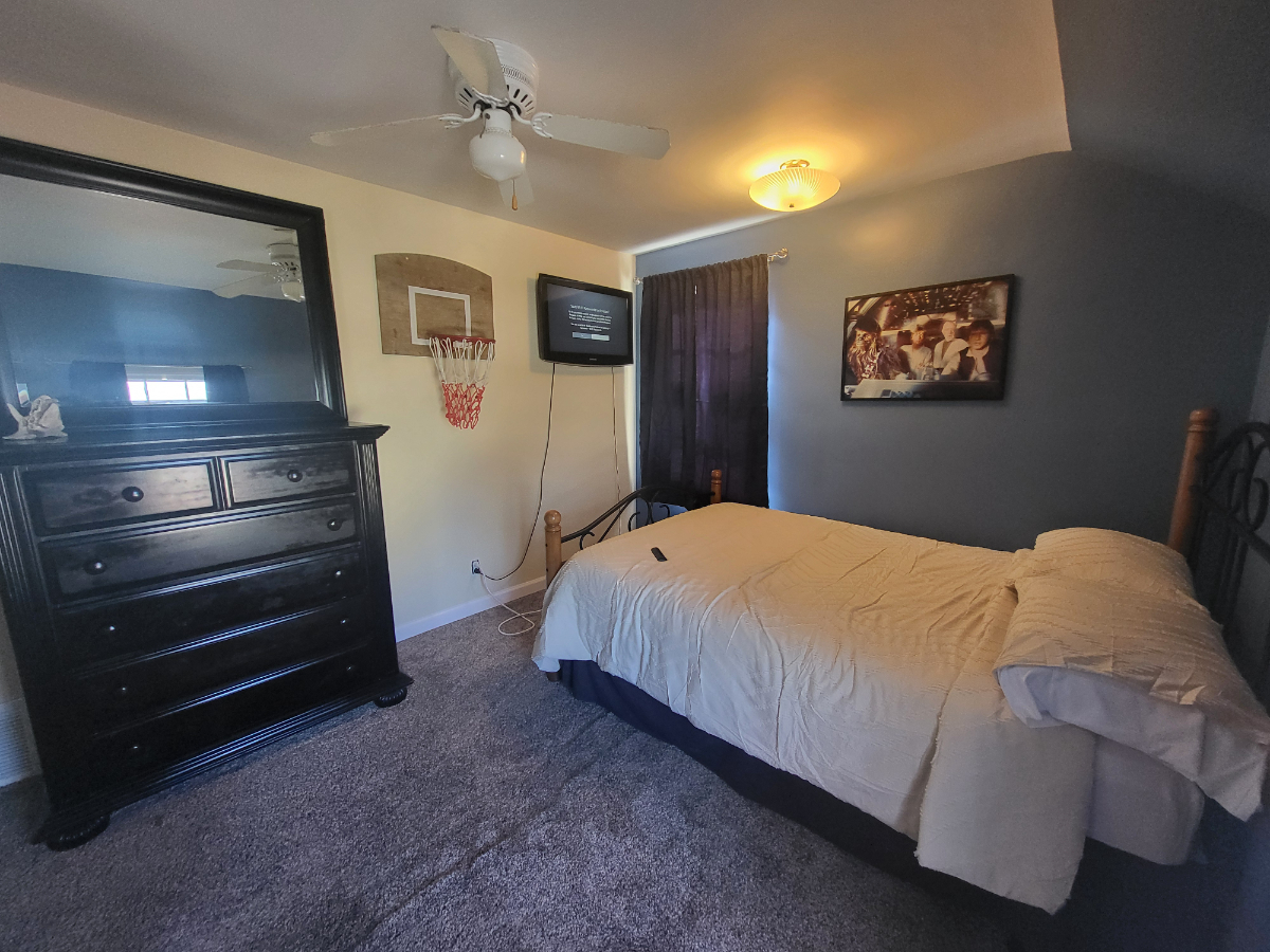 Spacious Open Concept House - Photo 2