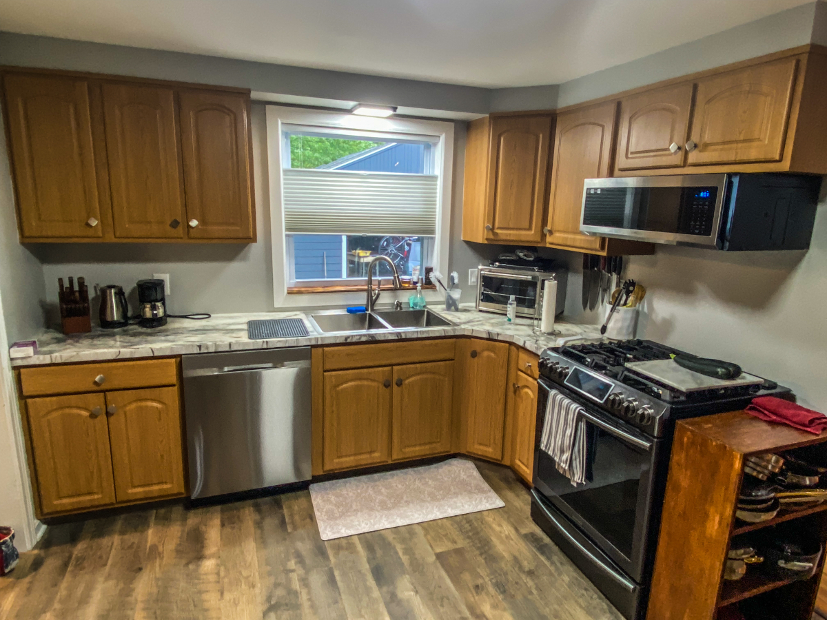 Beautiful North Tonawanda Retreat - Serene 2-Bedroom Home with an Ideal Location Near Niagara Falls - Photo 4