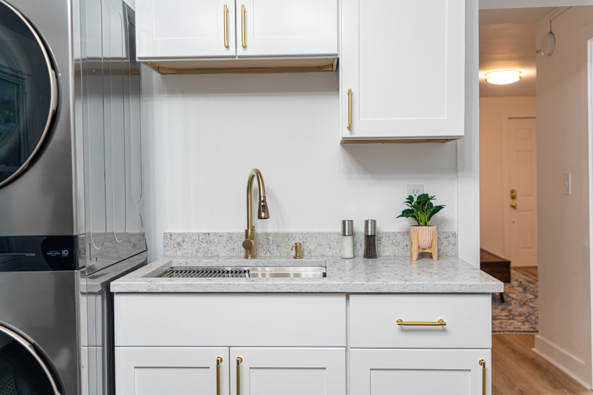 1 Bedroom Fully Renovated Furnished unit in Burlington - Photo 3