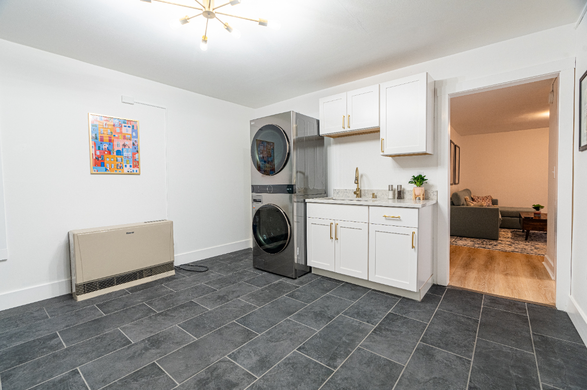 1 Bedroom Fully Renovated Furnished unit in Burlington - Photo 6