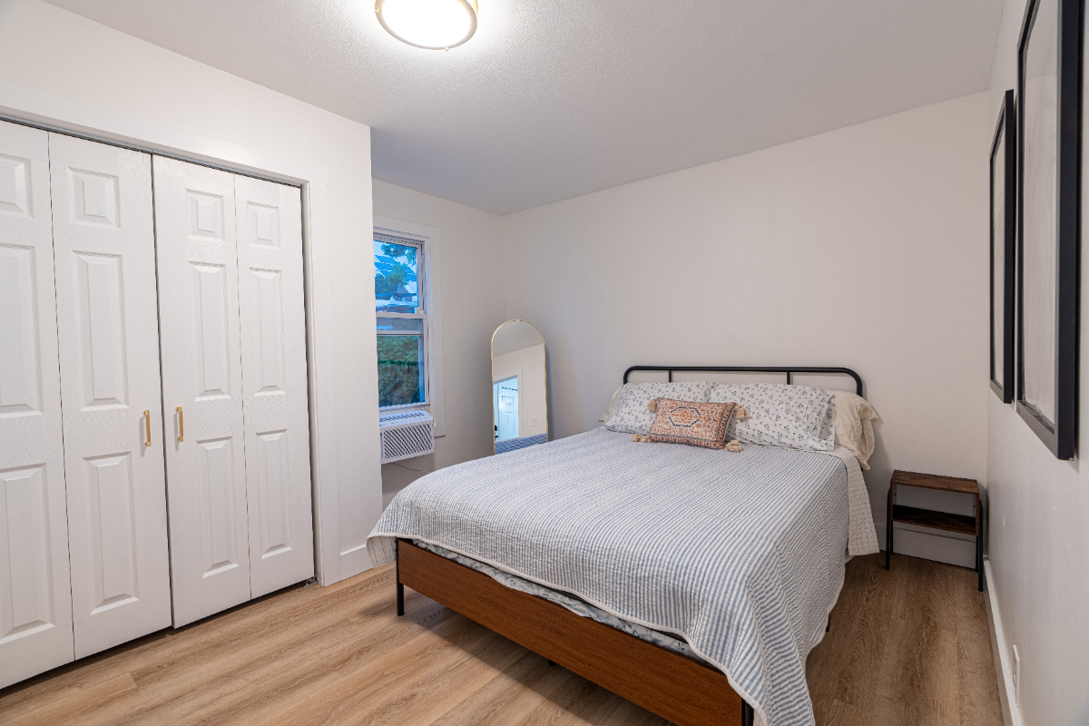 1 Bedroom Fully Renovated Furnished unit in Burlington - Photo 7