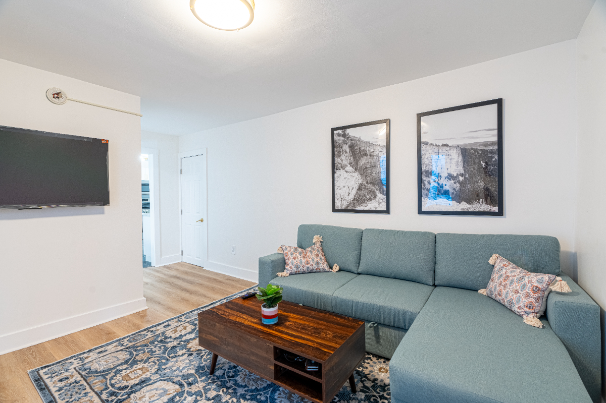 1 Bedroom Fully Renovated Furnished unit in Burlington - Photo 8