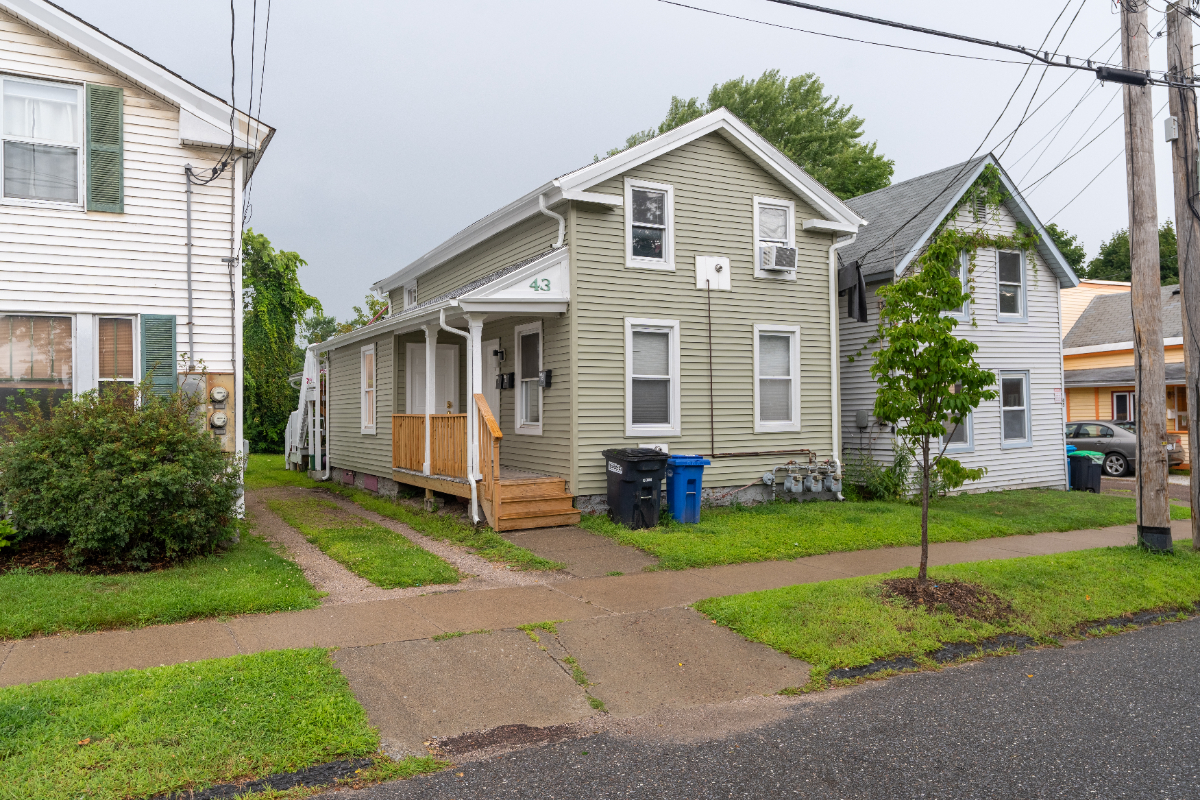 1 Bedroom Fully Renovated Furnished unit in Burlington - Photo 9