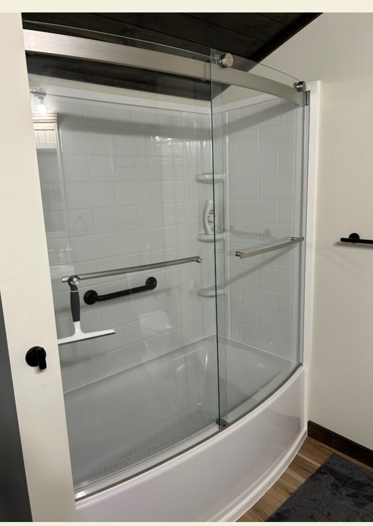 Spacious, second-floor apartment, 25min from local hospital, MTB trails, and ski resort. Access to - Photo 5