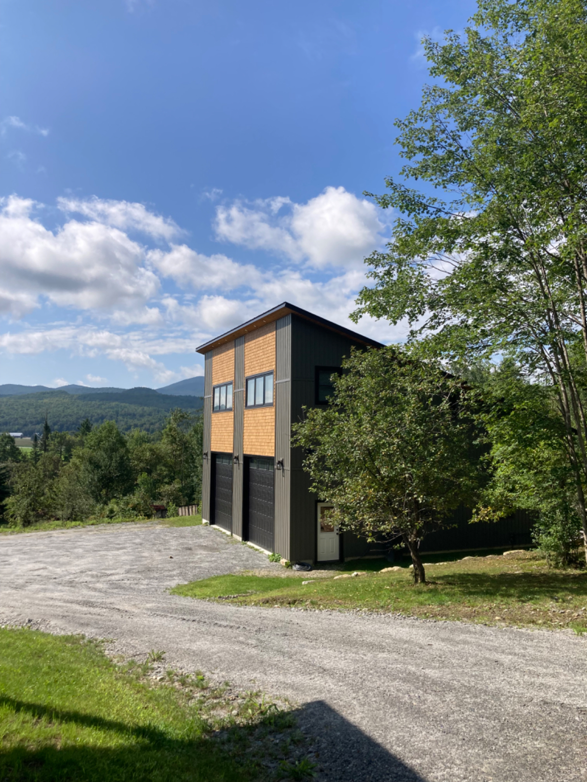 Spacious, second-floor apartment, 25min from local hospital, MTB trails, and ski resort. Access to - Photo 1