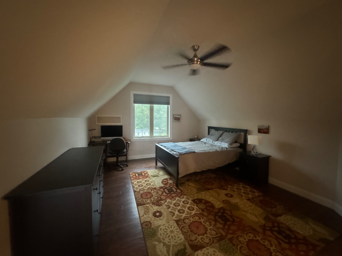 Beautiful above garage apartment with stunning lake views - Photo 1