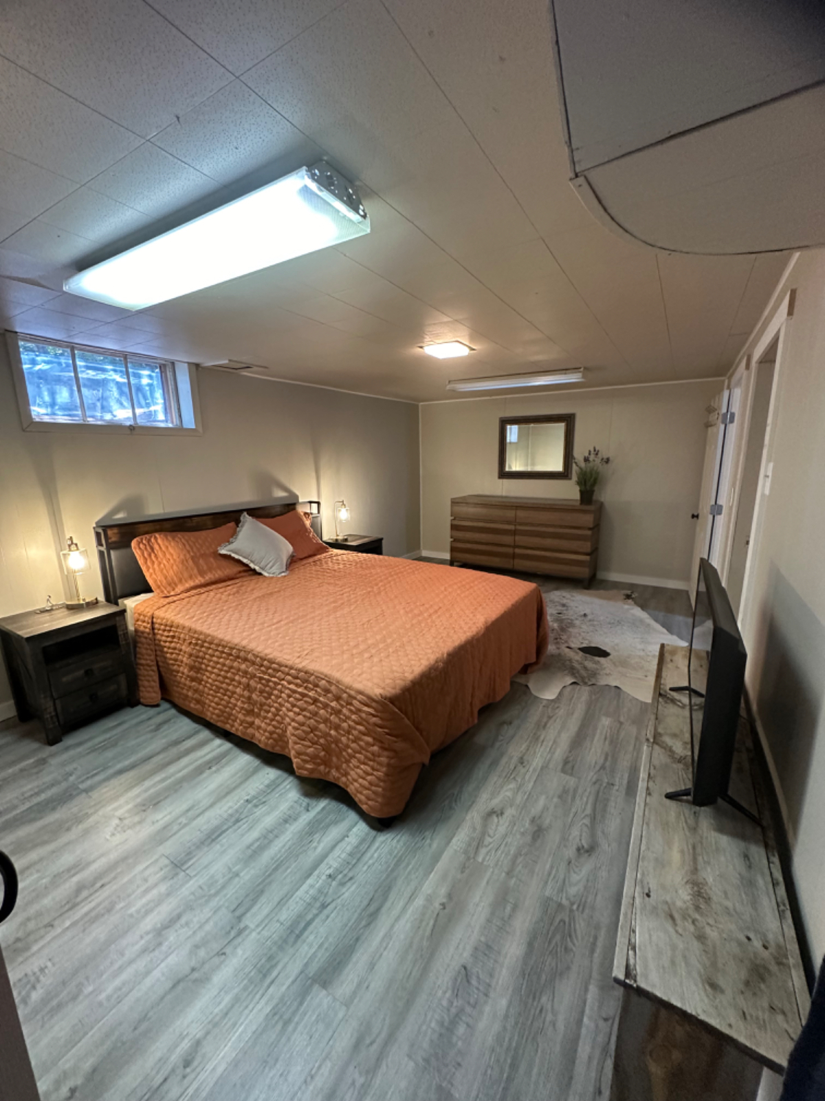 Fully furnished brand new remodel - Photo 9
