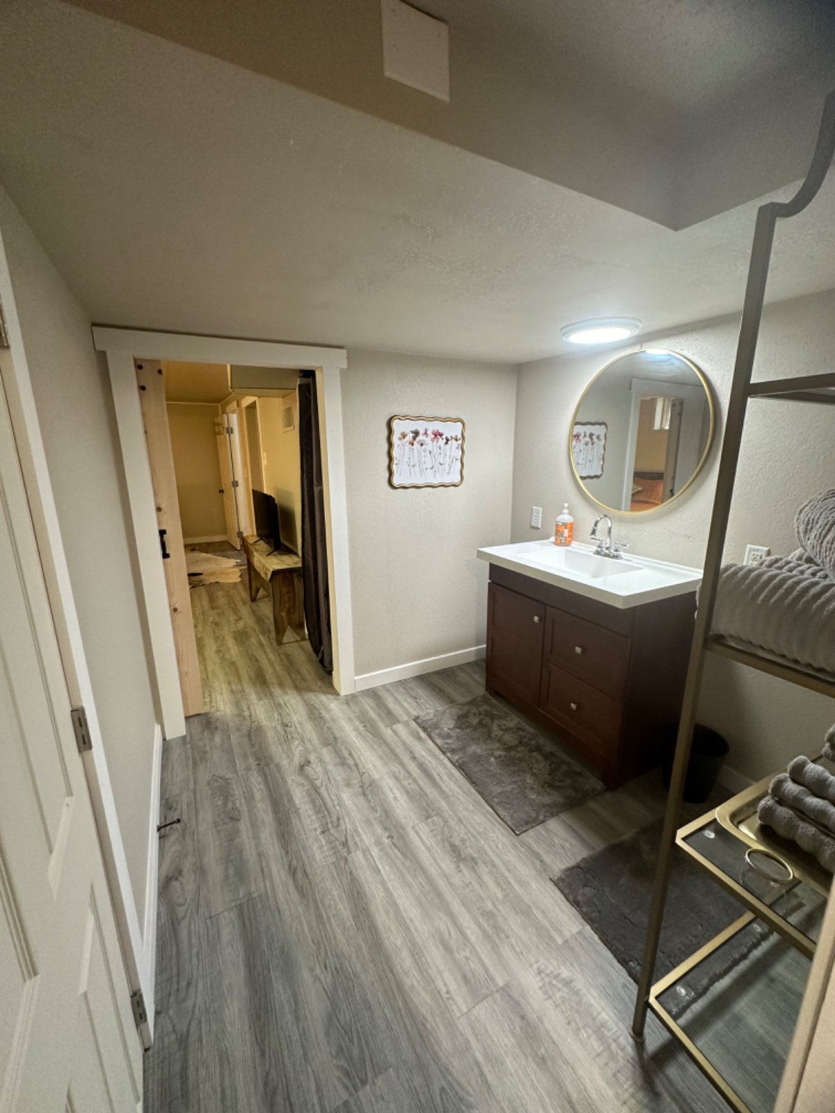 Fully furnished brand new remodel - Photo 5