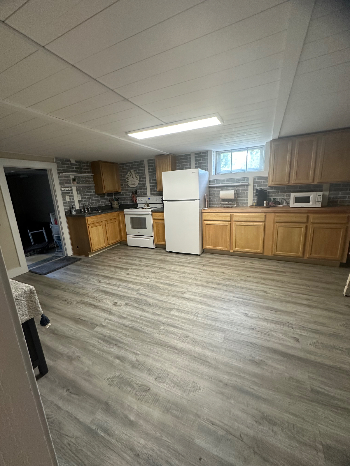 Fully furnished brand new remodel - Photo 2