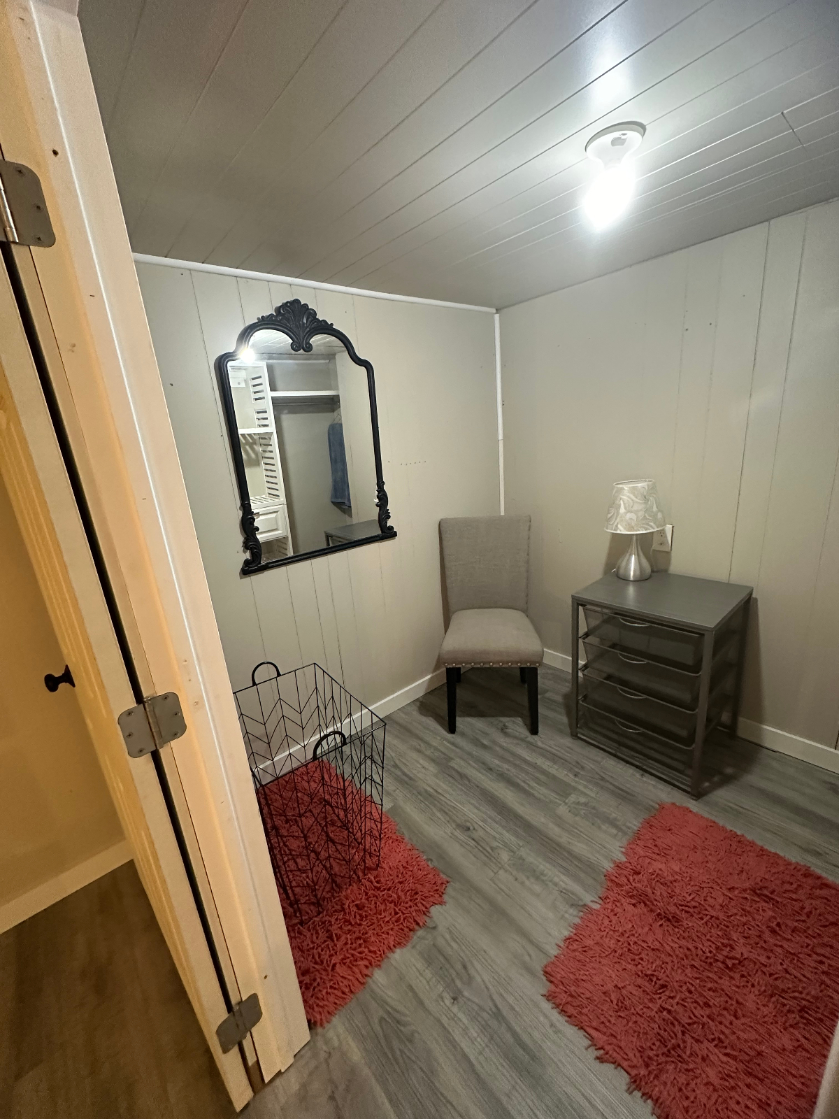 Fully furnished brand new remodel - Photo 11
