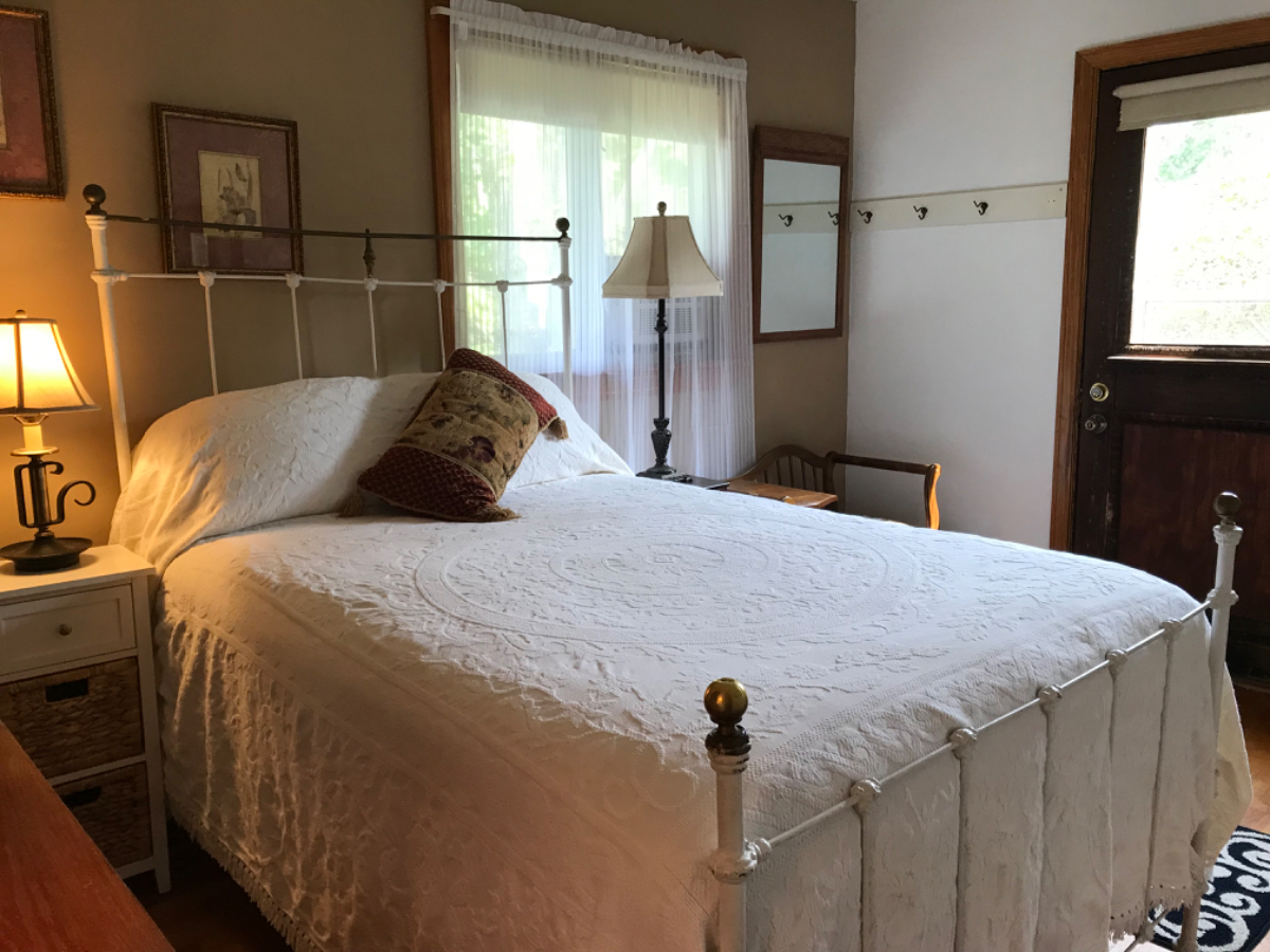 Private 2 room suite, 2 miles from hospital - Photo 3