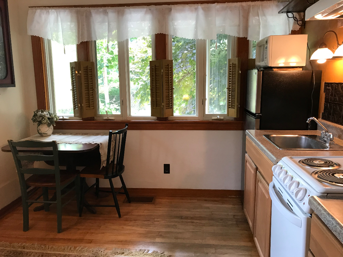 Private 2 room suite, 2 miles from hospital - Photo 8