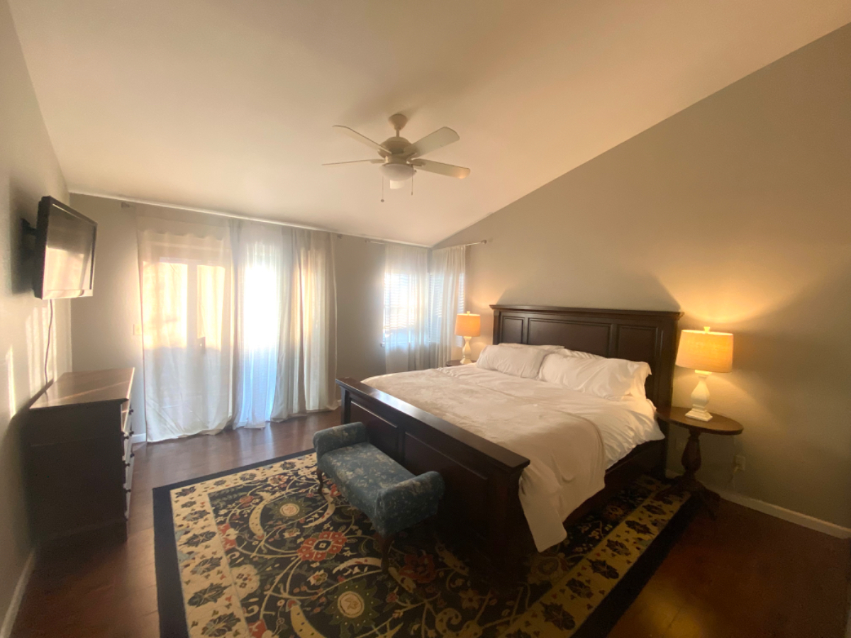 Work and Play in this great getaway - Rent Today - Photo 1