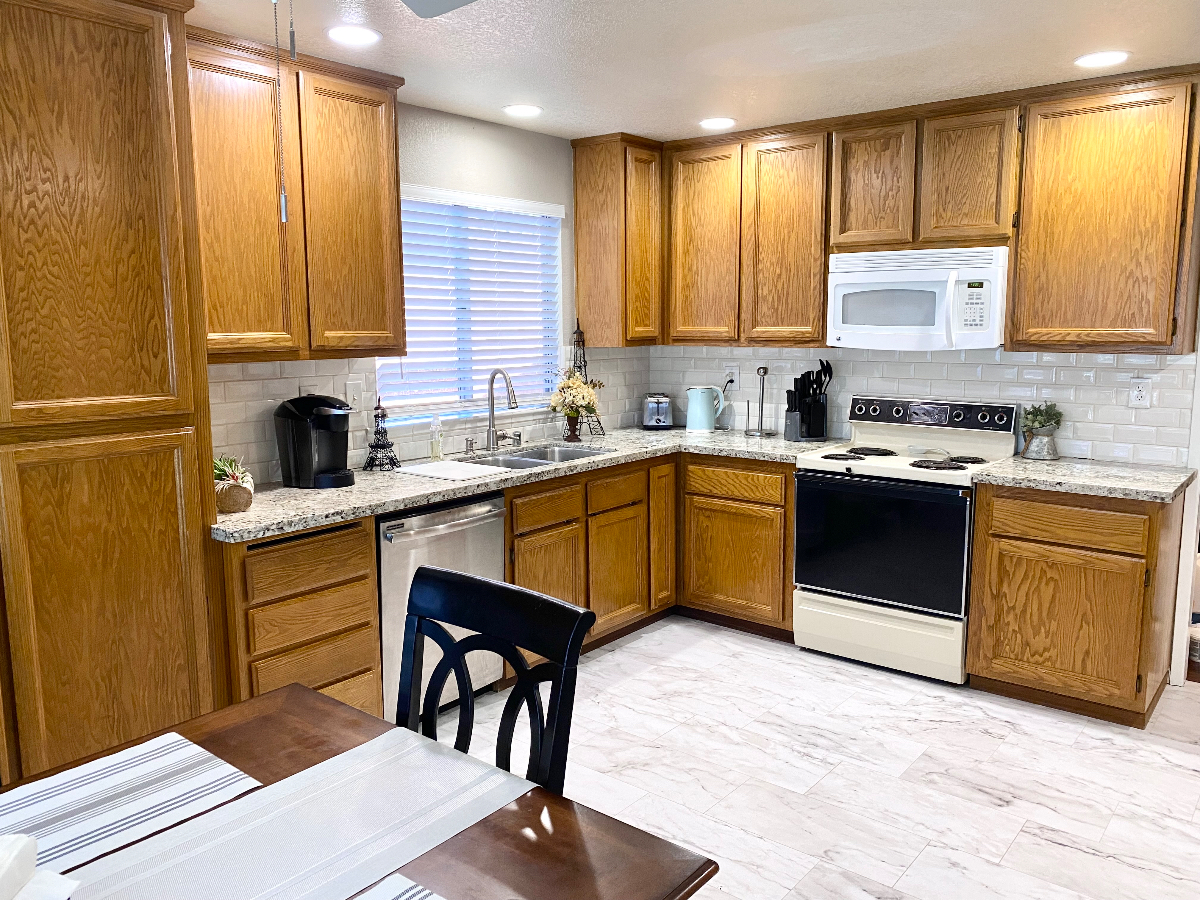 Work and Play in this great getaway - Rent Today - Photo 4