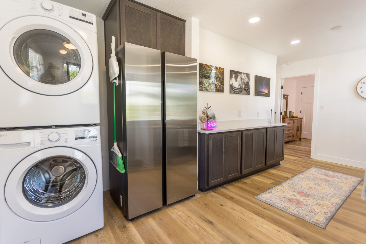 Fully Remodeled Downtown Bungalow - Photo 4