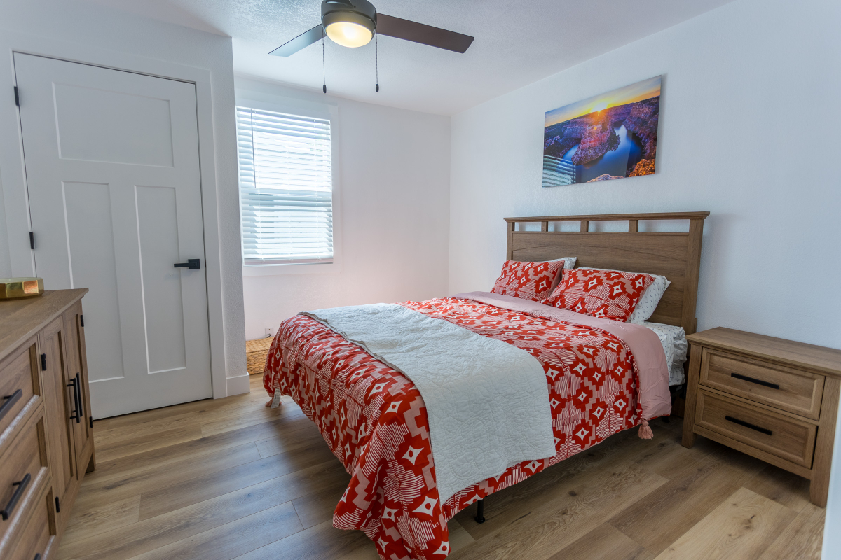 Fully Remodeled Downtown Bungalow - Photo 3