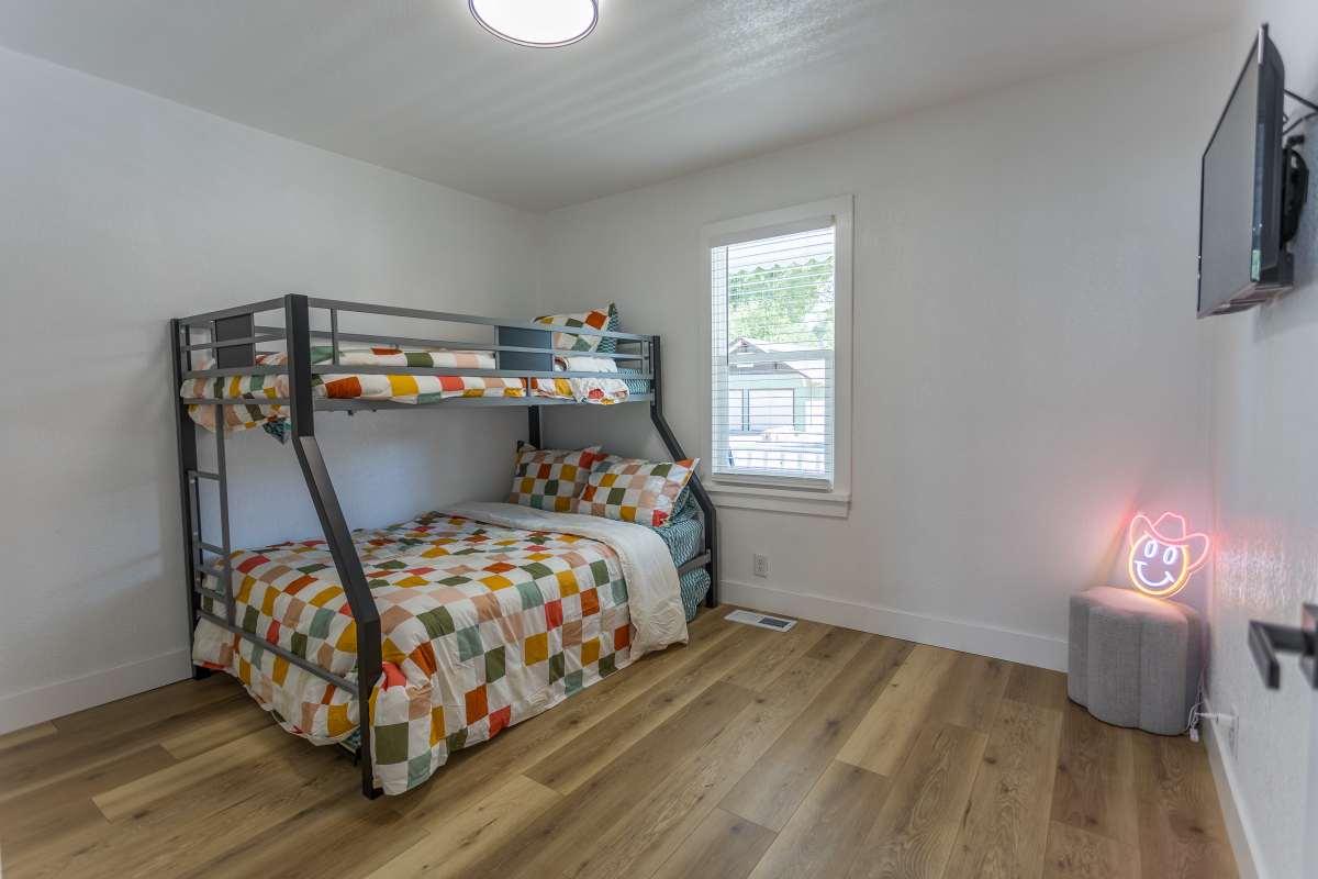 Fully Remodeled Downtown Bungalow - Photo 5