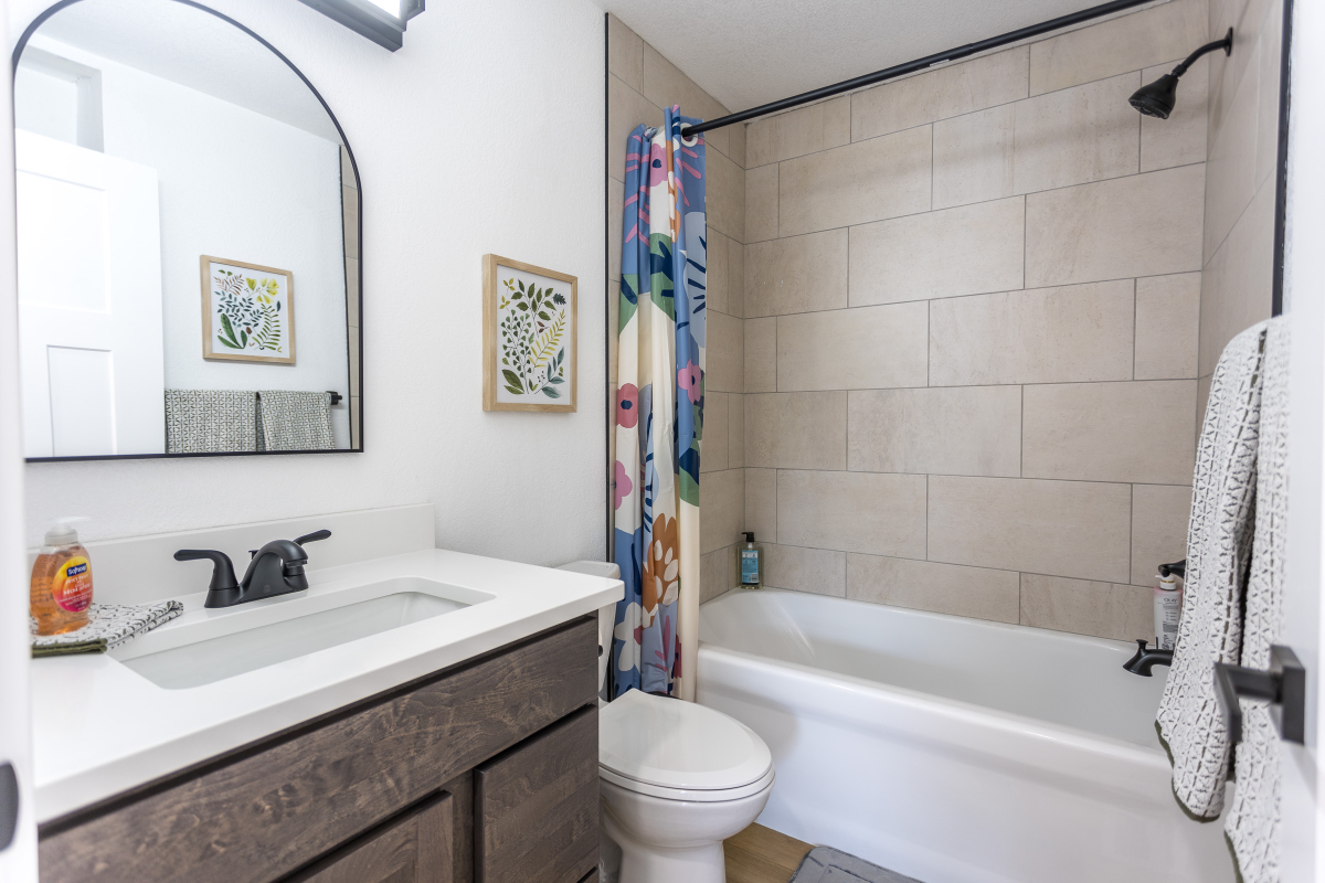 Fully Remodeled Downtown Bungalow - Photo 7