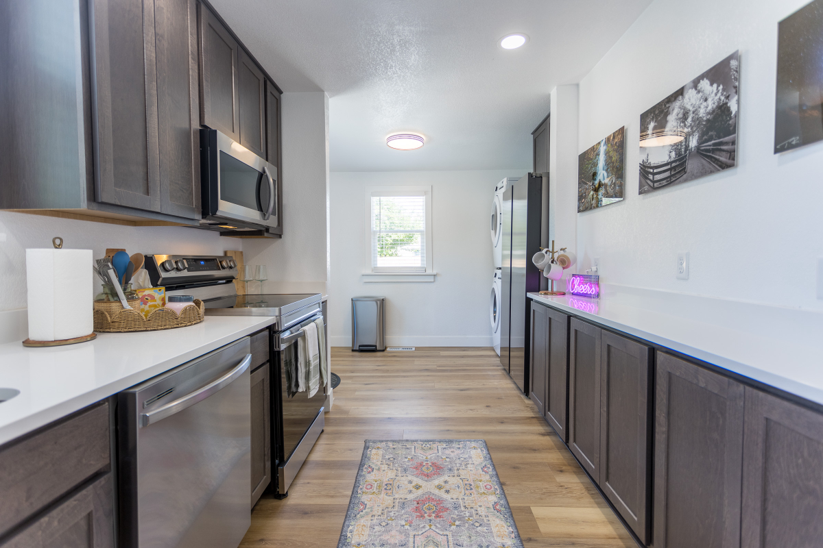 Fully Remodeled Downtown Bungalow - Photo 8