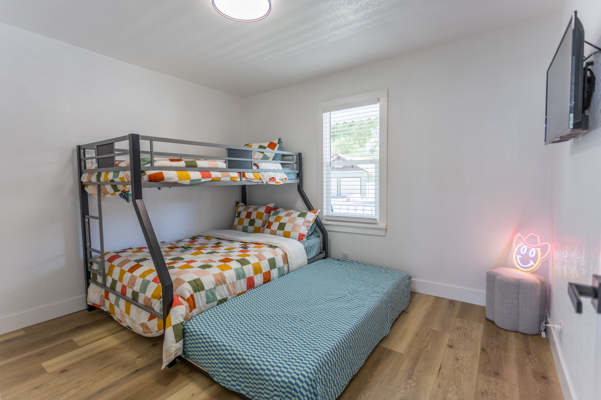 Fully Remodeled Downtown Bungalow - Photo 6