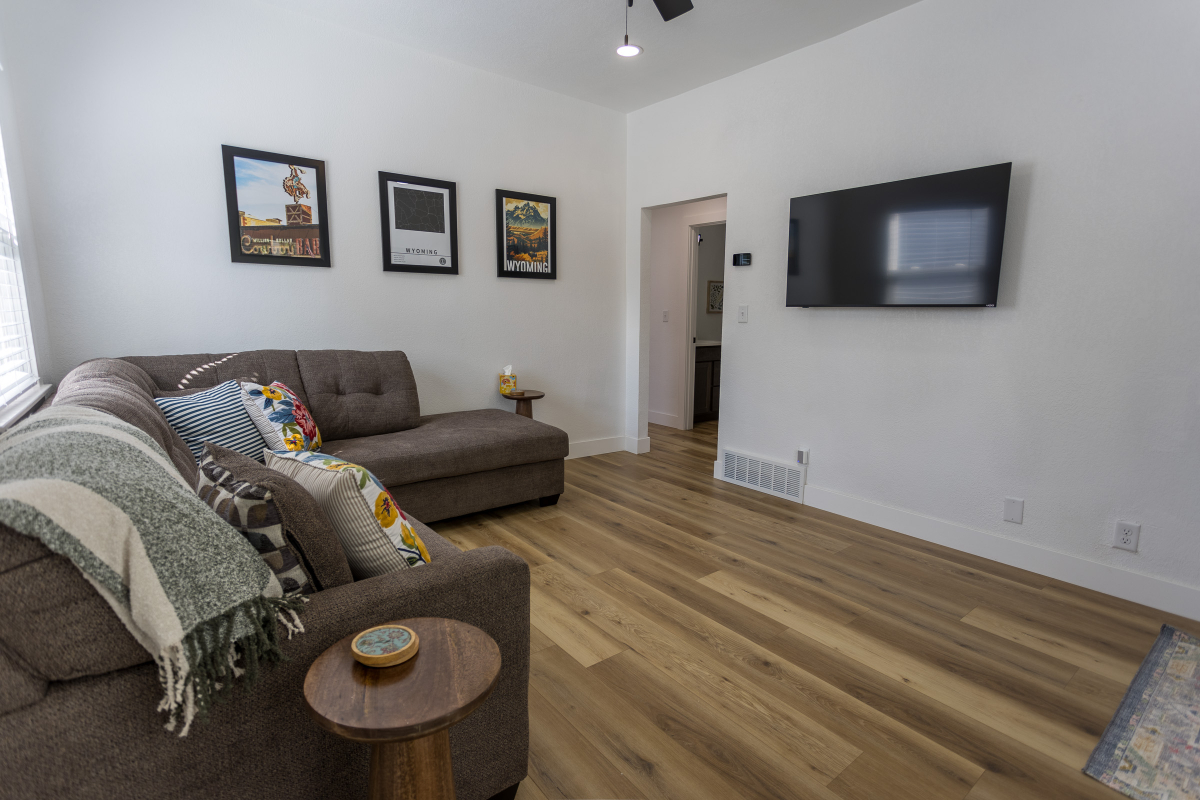 Fully Remodeled Downtown Bungalow - Photo 2