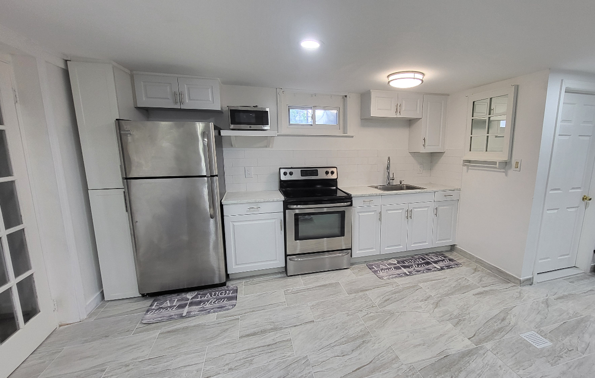 Spacious room with full amenities - Photo 1