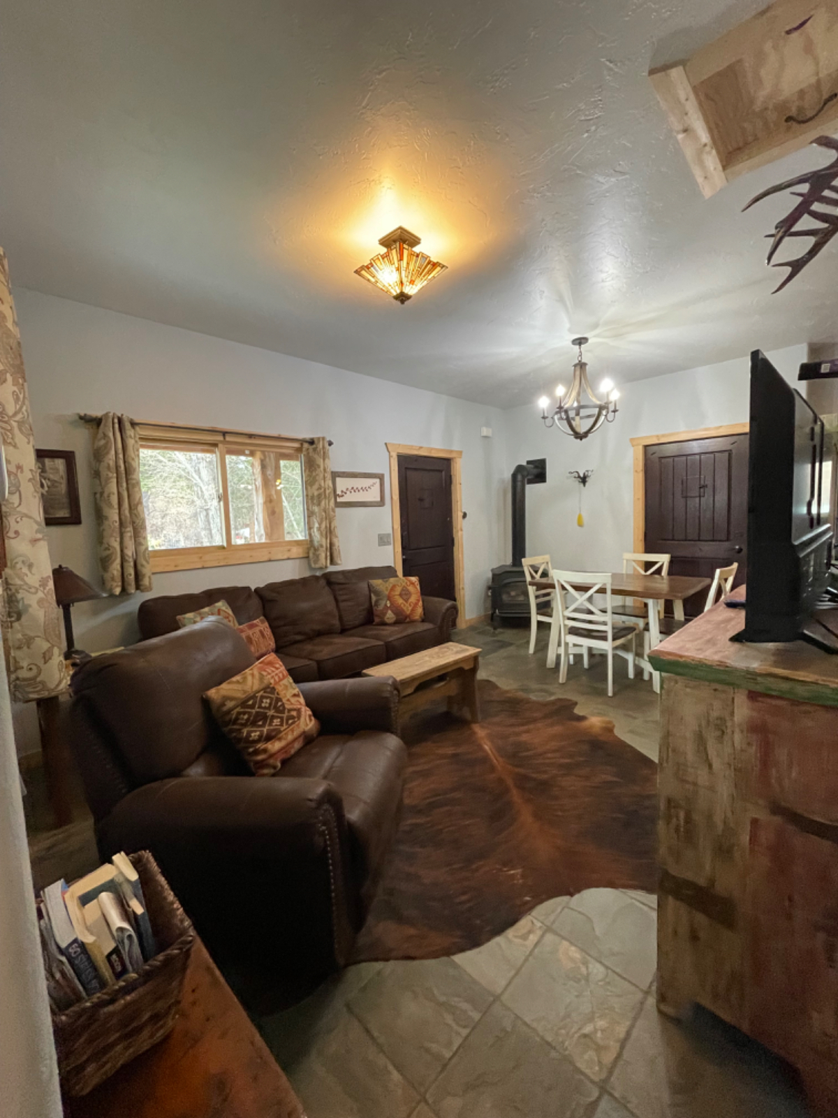 2 Bedroom, Between Sheridan and Buffalo - Photo 2