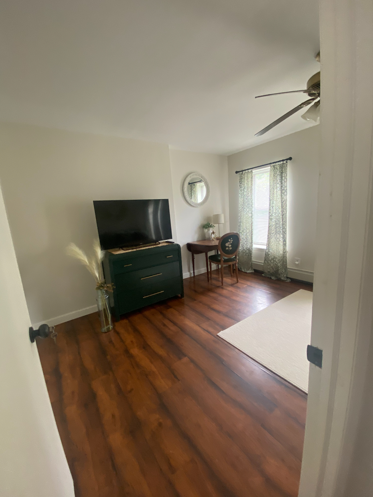 Stunning Brooklyn Room with Private Bath, Sophisticated Amenities, and Prime Urban Location - Photo 1