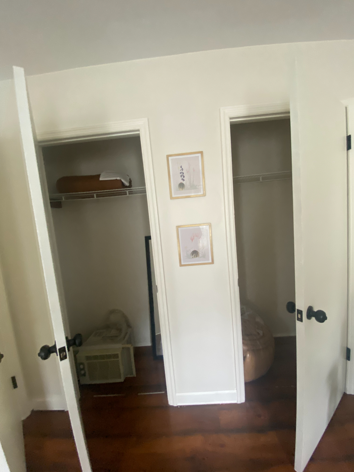 Stunning Brooklyn Room with Private Bath, Sophisticated Amenities, and Prime Urban Location - Photo 8